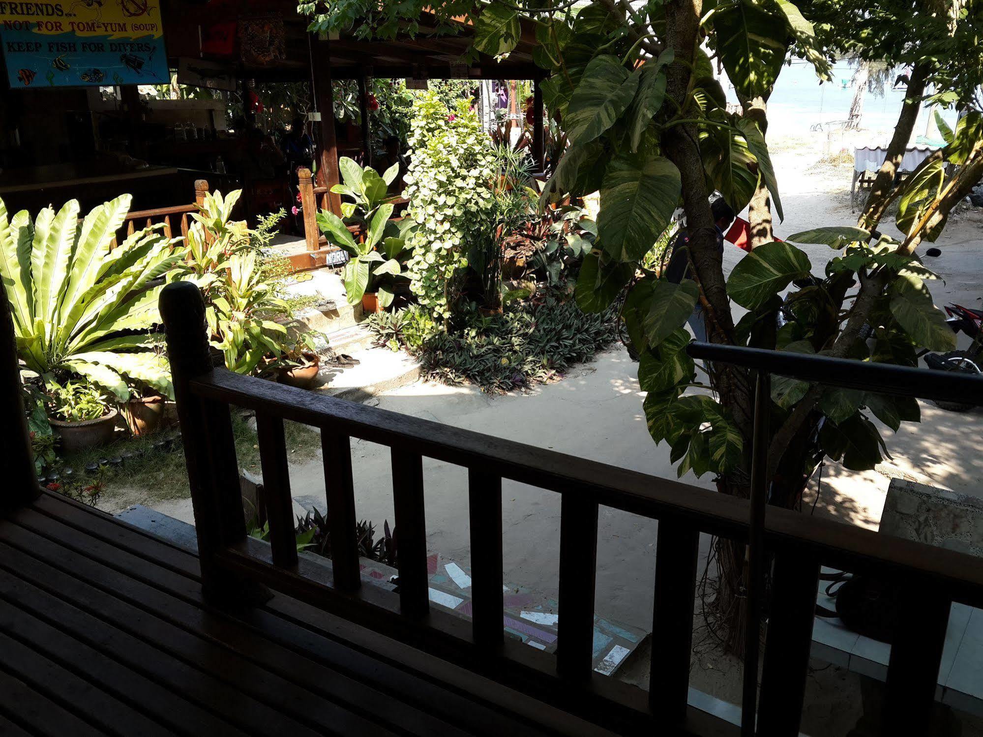 Save Bungalows Ko Tao Bagian luar foto