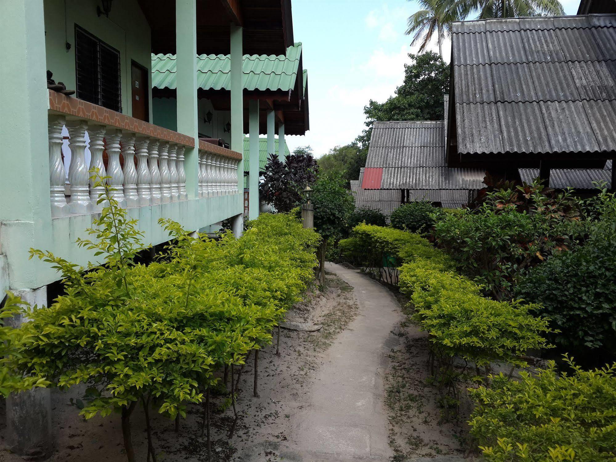 Save Bungalows Ko Tao Bagian luar foto